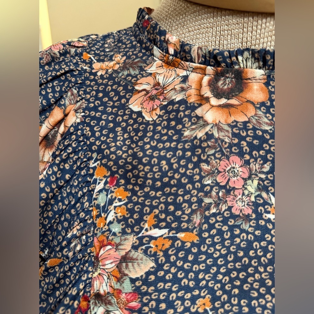 ✨ Lost + Wander Floral Ruffle Blouse ✨ - Picture 5 of 7